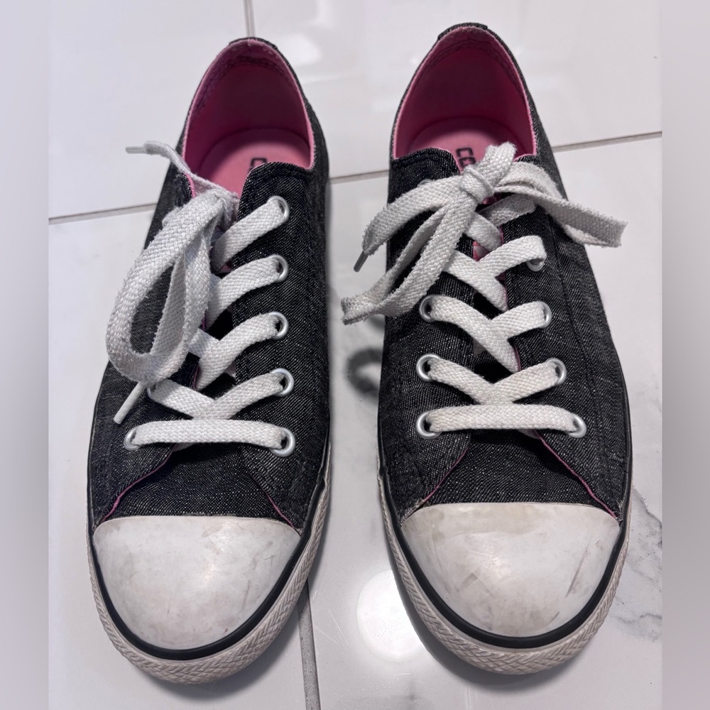 Converse Black Low Top Sneakers with Pink Lining Size 7.5
